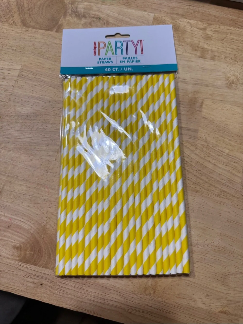 Yellow & White Paper Straws - 40 Count
